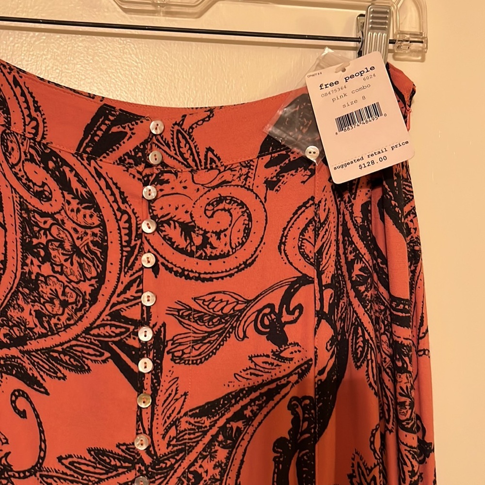 Free People paisley printed Maxi skirt. Nwt, never worn. - Picture 3 of 5